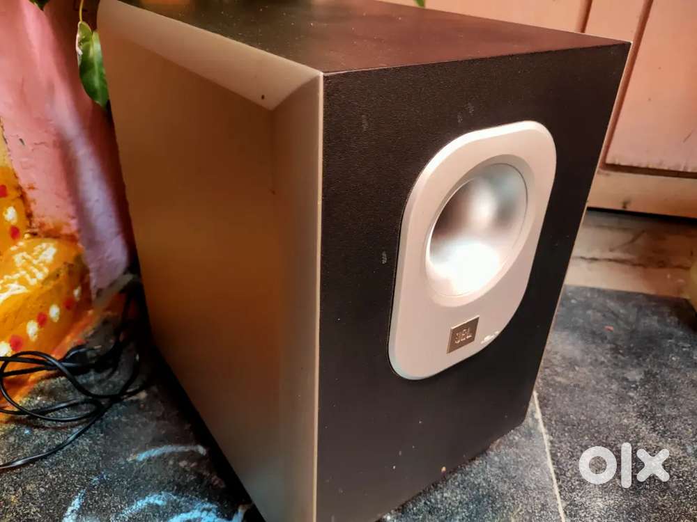 Jbl model sub 140/230wats 8groun firing made in malesia new condition