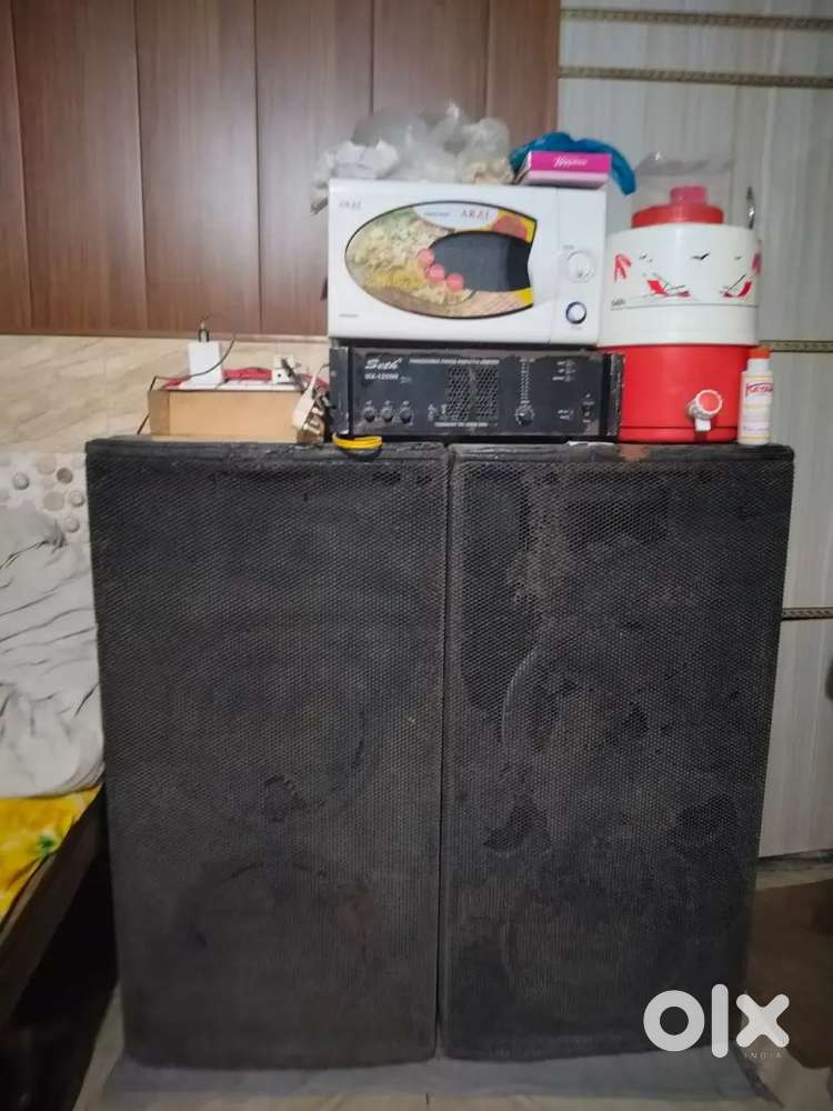 DJ sets with Amplifier