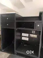 Cash counter table
