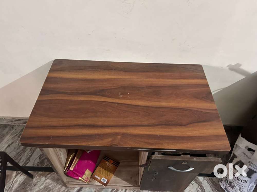 Computer & Study Table in Good Condition – ₹1700 Only