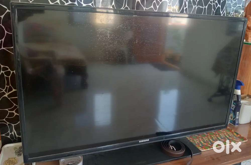 Samsung led tv 44' inches working good normal tv no android