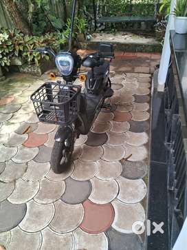 Pedal assist electric scooter 48v 500w.25 km and 60 km per charge .