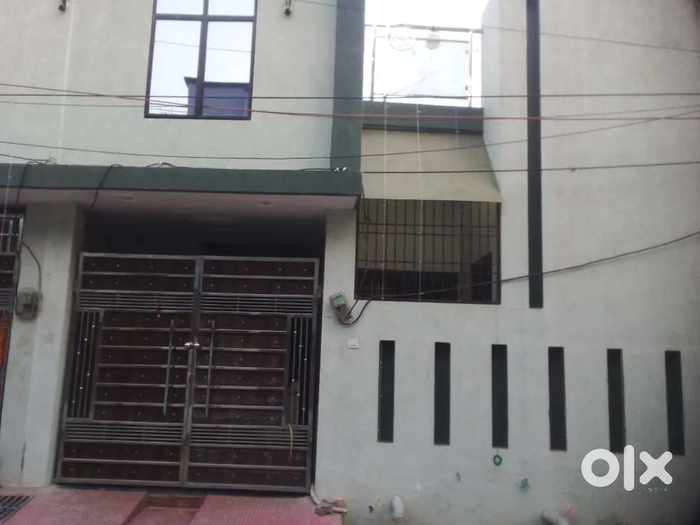 A 100 gaj two years old only as new house