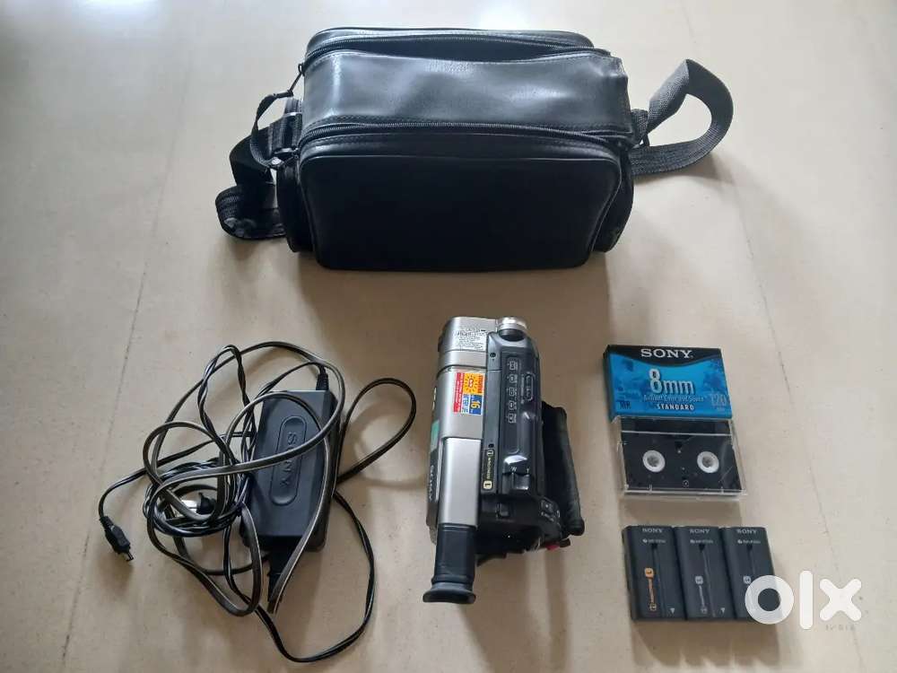 Classic Sony Handycam Vision CCD-TRV57 - Working! Complete Kit