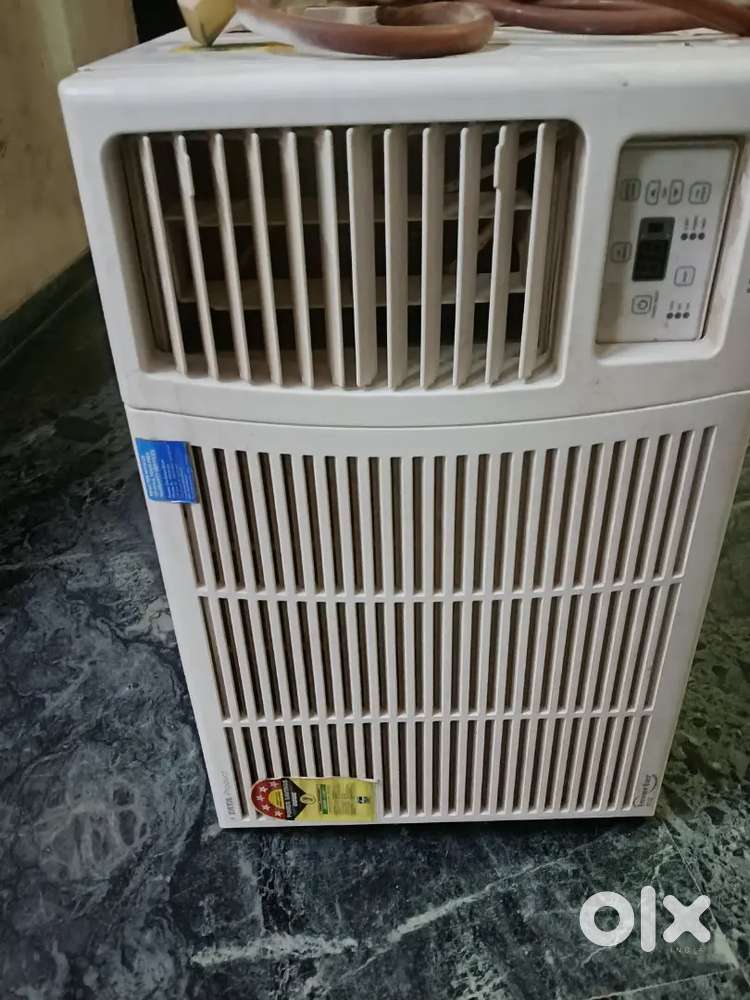 Voltas 5 Star AC window 1.5 ton good condition 3 year old with remote