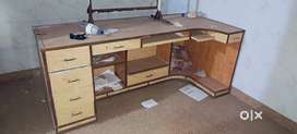 Computer with teble
