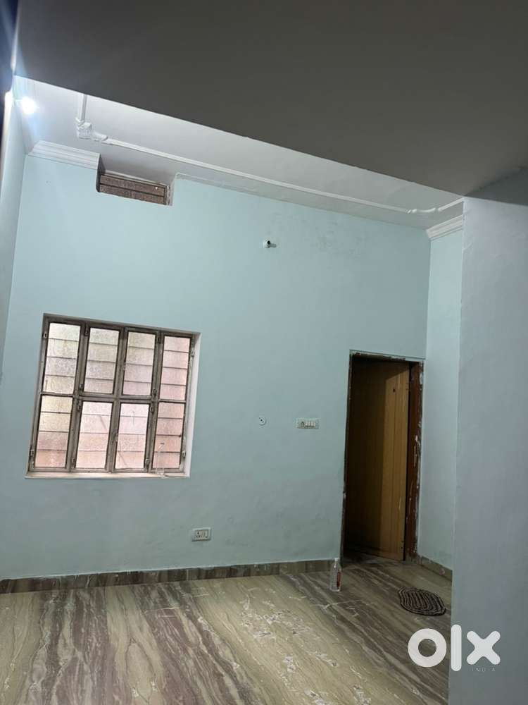 1 room available for boys near d mart kardhani govindpura
