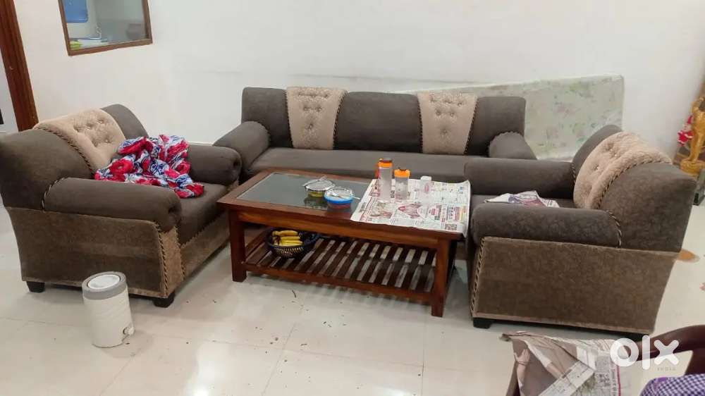 5 seater sofa with center table