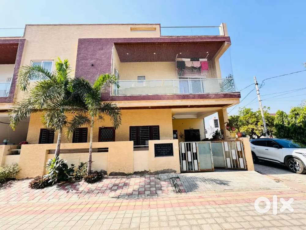 140gj 2 manjil bana hua h corner villa urjant sale karna h