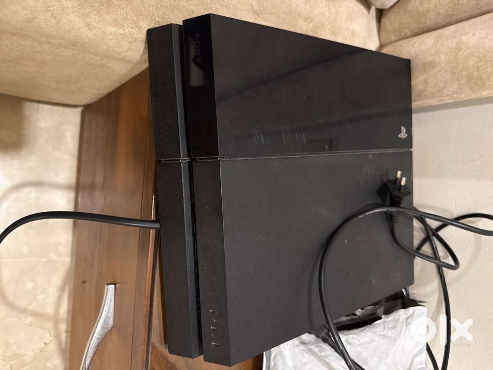 SONY PS 4 WITH CAMOFLAUGE REMOTE