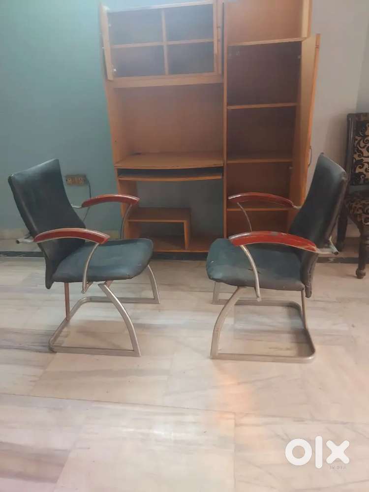 Computer cabinet with 2 chais