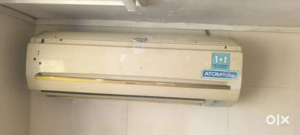 Hitachi 2 Ton AC