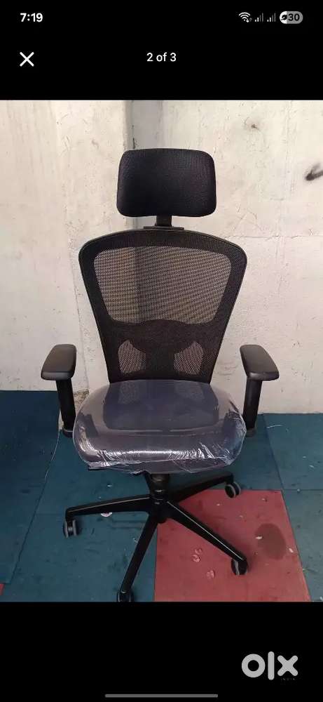 Headrest office chair