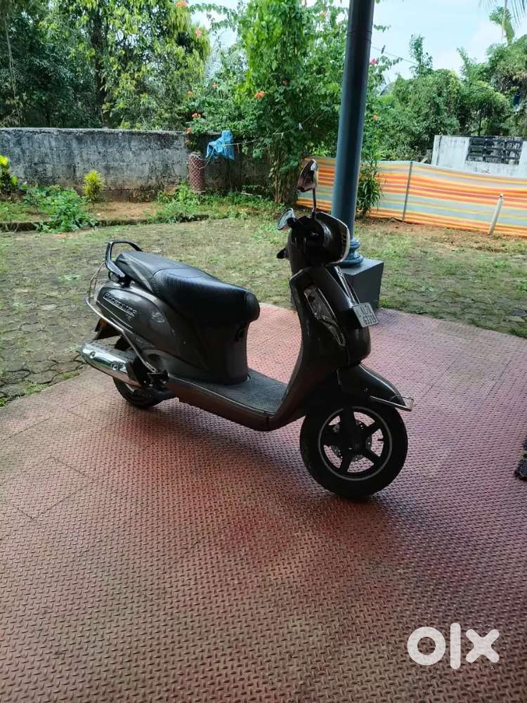 WELL MAINTAINED NEAT AND CLEAN VEHICLE