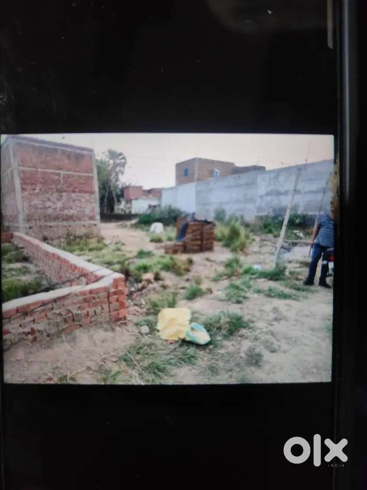 Urgent sell plot'  15 foot road