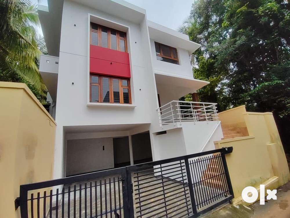 Vellimadukunnu 4 Cent 4 Bed New House