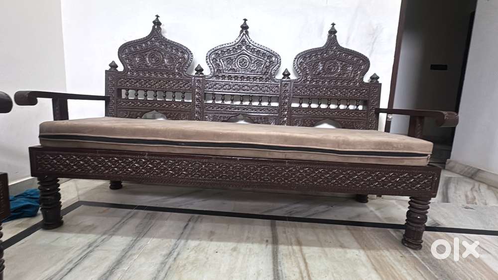 Sagwan wood 5 seater sofa set with new cushion