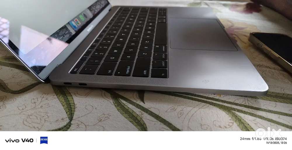 Macbook pro intel I5 8gh ram and 250ssd make 2018model