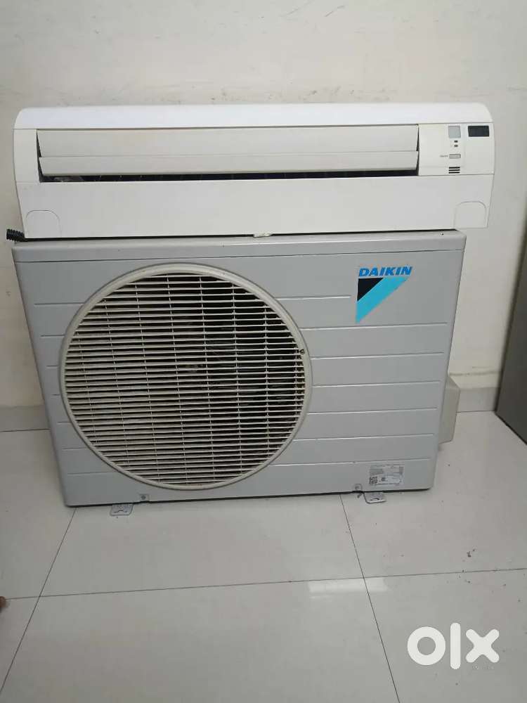 DAIKIN 1.5 TON split AC  , 1 YEAR used, condition as new