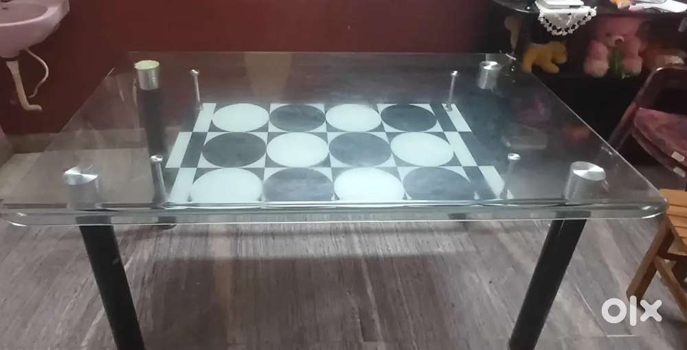 Modern Glass Center Table – Stylish & Sturdy Design