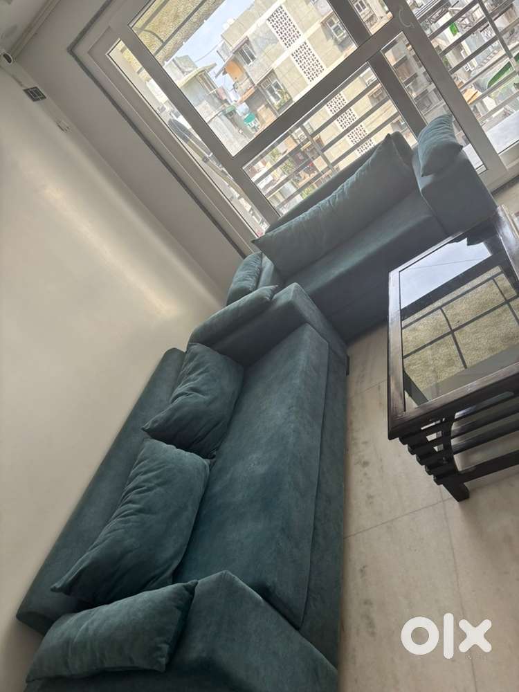 Sofa set with table