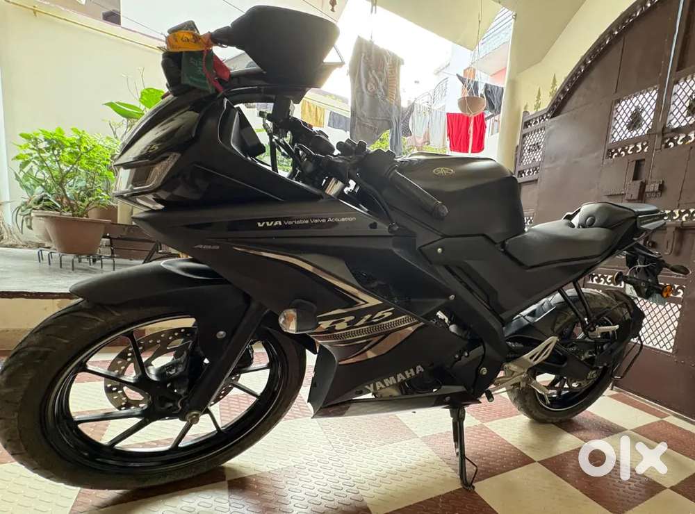 Yamaha R15 V3 BS6 (Dark Knight Edition/Matte Black)
