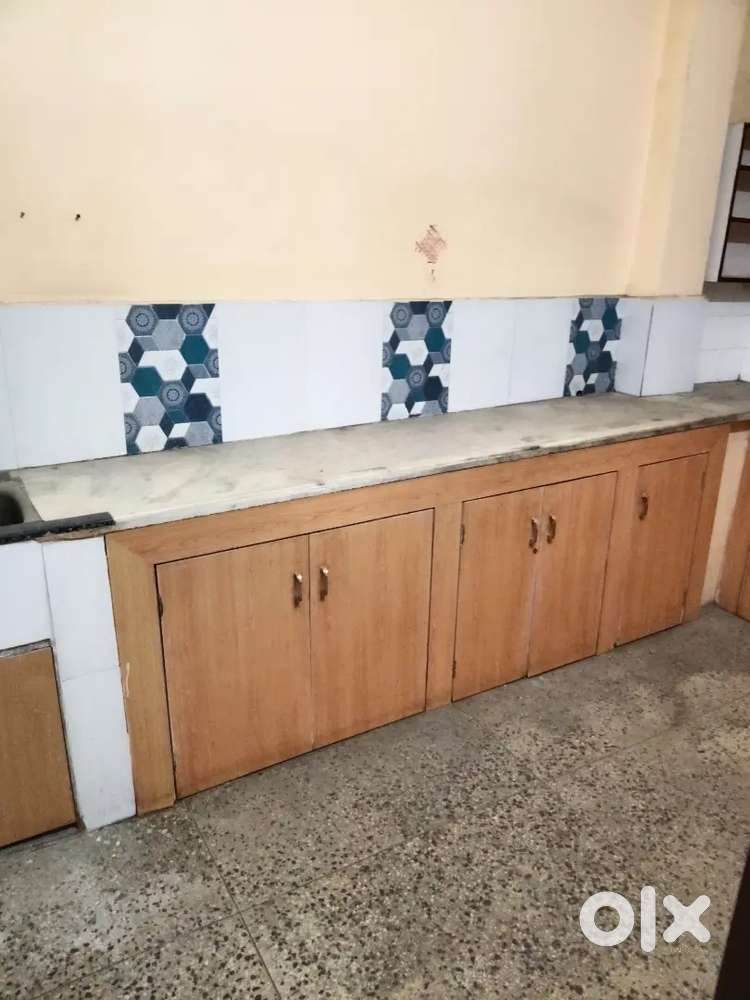 RAMPUR CHOWK GORAKHPUR flate3 bedroom hall kitchen 2 letbath rent 9000