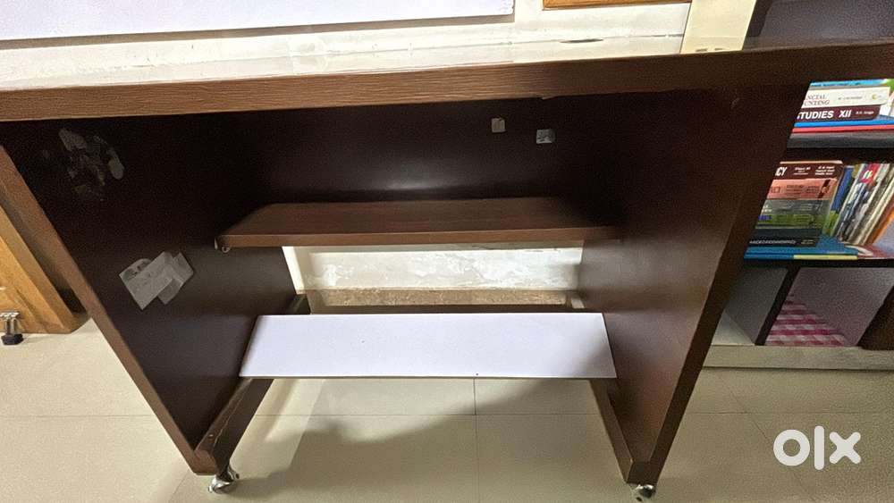 COMPUTER TABLE