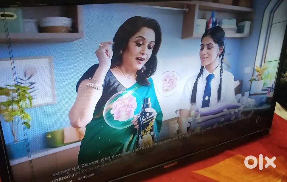 SONY 32led Tv working condition with a minor line on display selling