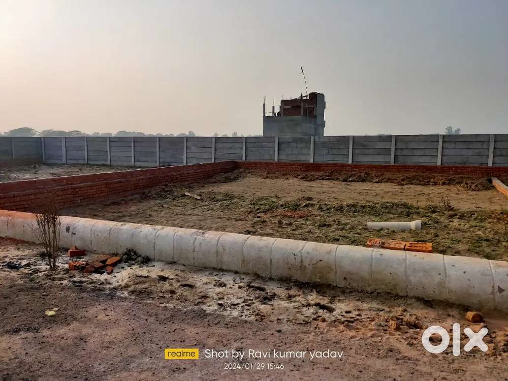 Gated society me sasta approved plot Sultanpur road per Bank loan