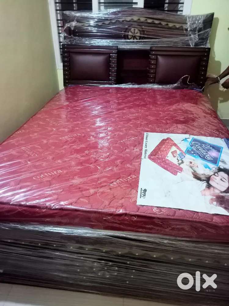 Head storage cot brand new