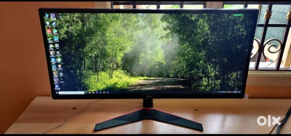 LG 29 inch monitor in great condition