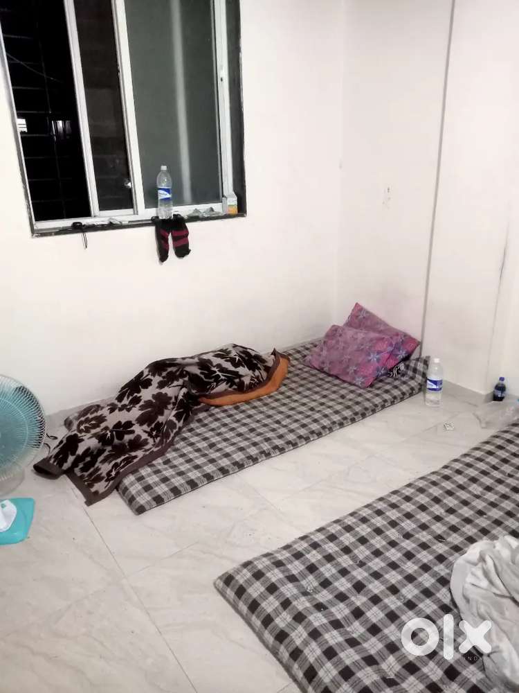 2 roommate requirement