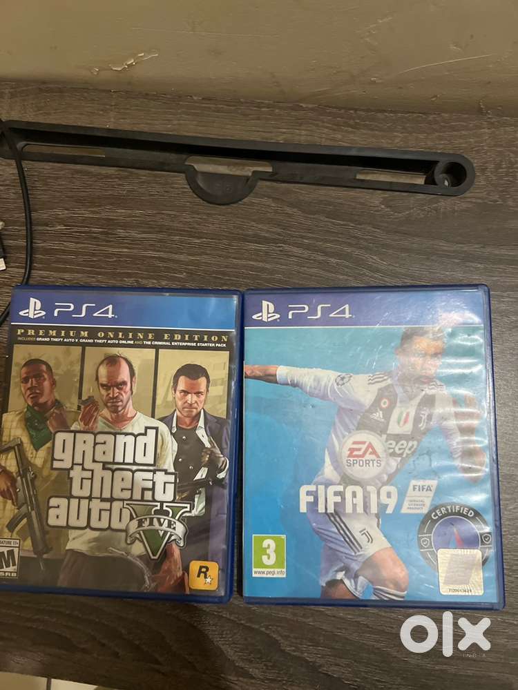 PS4 game GTA5 and FIFA19