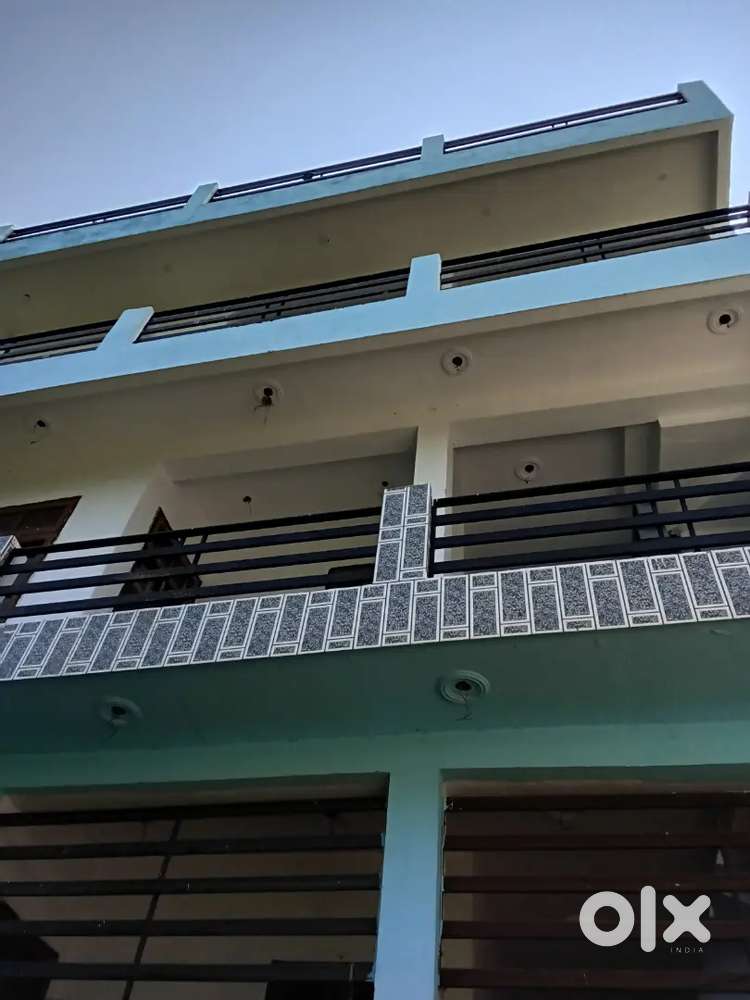 3 room set available  for  rent in Takarohi sambhavi vihar