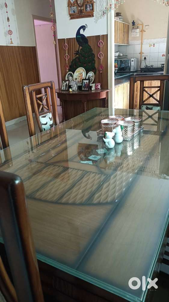 Six seater dinning table