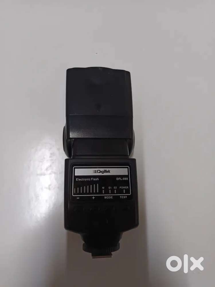 Flash light DSLR camera