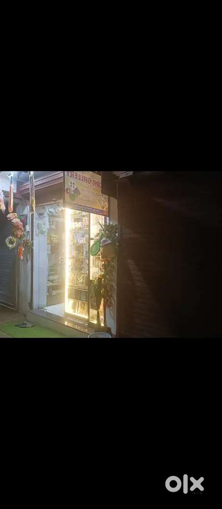 Shop for rent with tiles