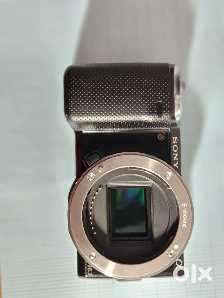 Selling Sony Nex 5n mirrorless camera body