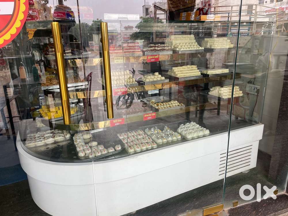 Sweet display counter