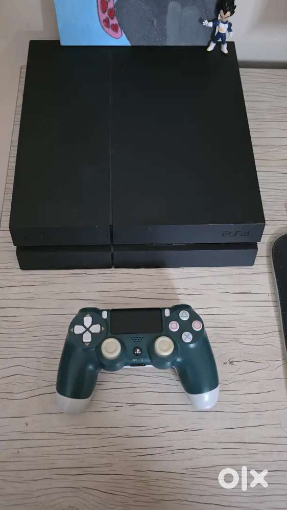 Ps4 500gb (special edition controller ) in really good condition