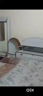 2BHK SEMI NR GAUR CHOWK 9000
