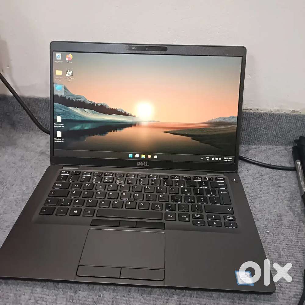 DELL Intel Core i5 8 th Gen touch screen 8 GB Ram 256 GB SSD