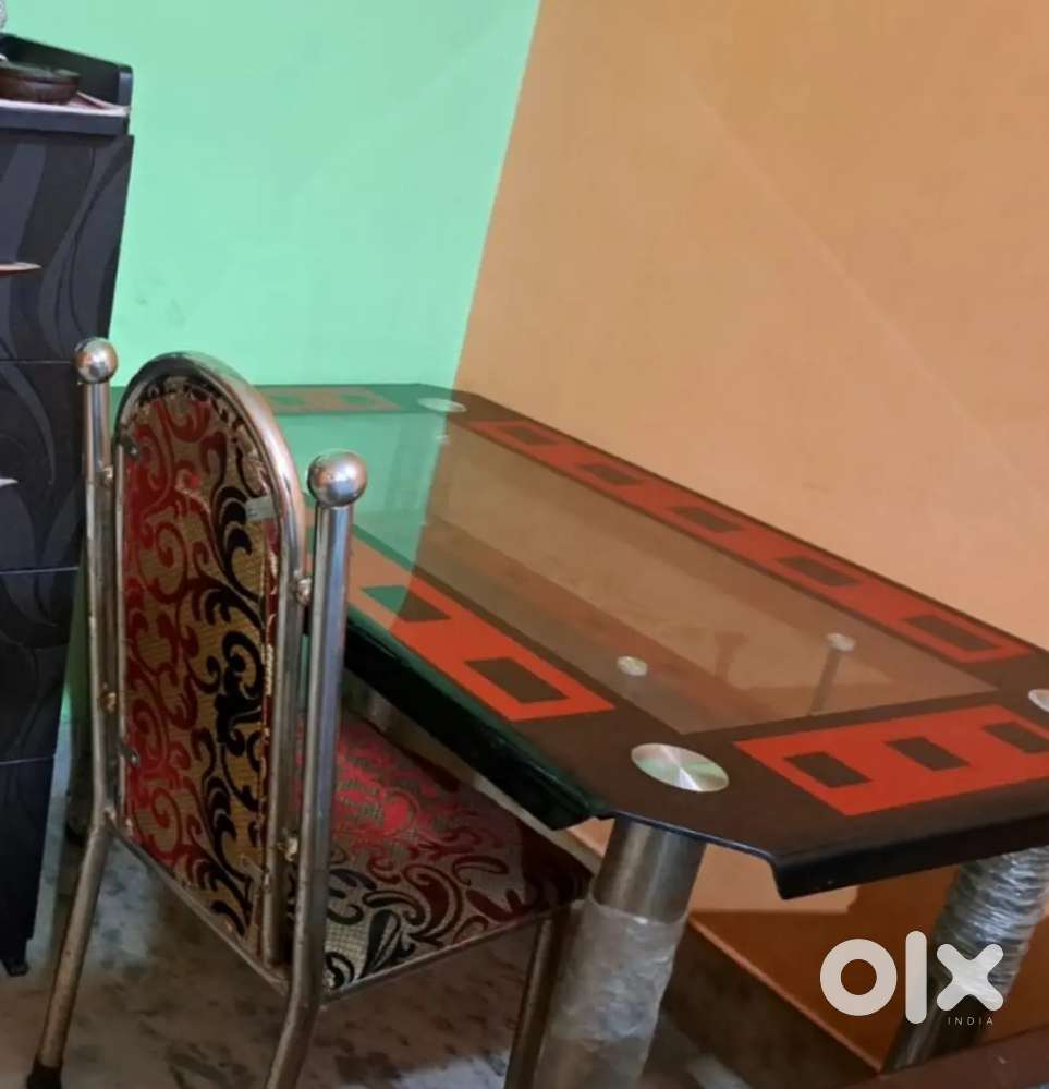 Glass table in good condition