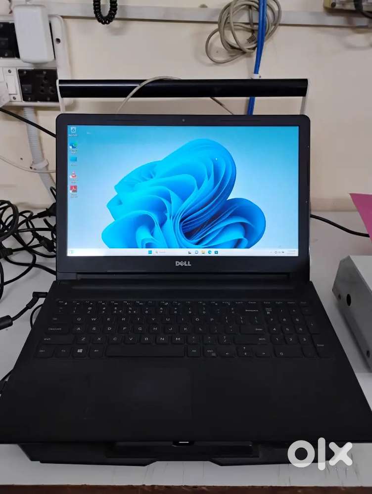DELL laptop i5 8gen window 11 pro 240/gb hp ssd