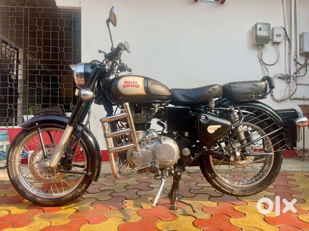 Classic 350 black in Tip top condition for sale in