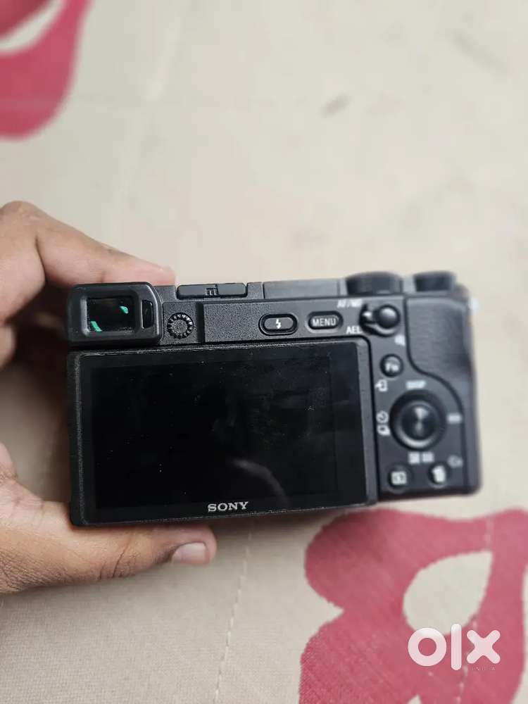 ( Urgent Sell ) Sony A6400L With 16-50mm Lens