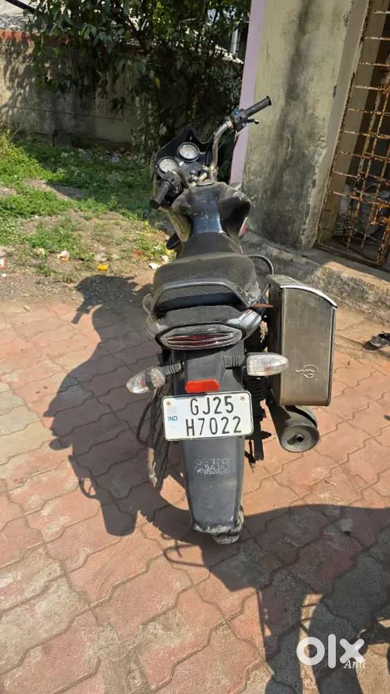 Chain chkkar 
Engine 
Moro tyre
1 mahina pela nakhela