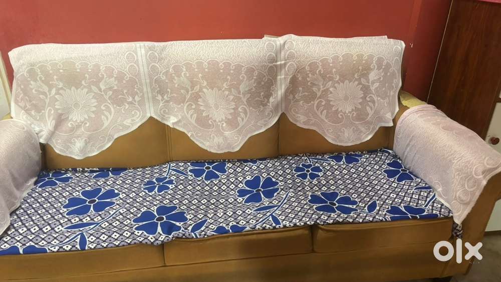 3 Seater Sofa – 5 Years Old – Immediate Sale