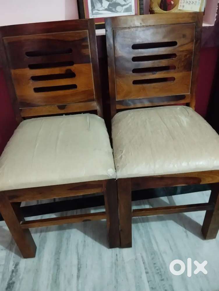 Dining table with 4 chair
